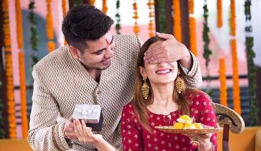 A Comprehensive List Of Gifts That'll Win You The Brother Of The Year Award This Raksha Bandhan