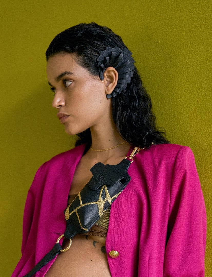 Hana Earcuff in Black