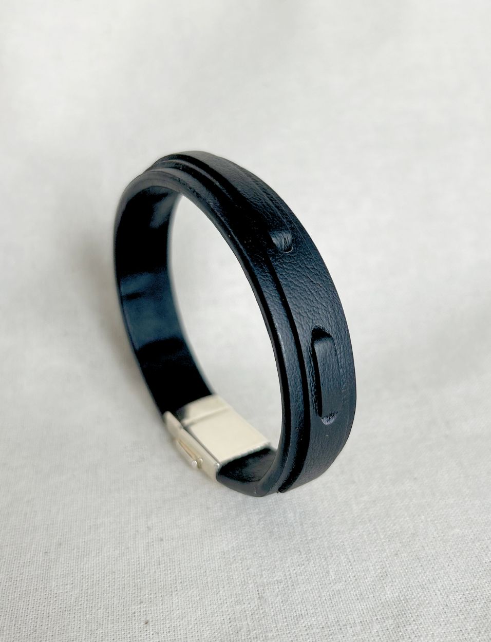 Vero Leather Wristband